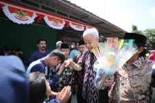 Bentuk Cinta, Buket...
