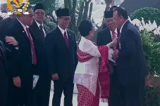 Momen Megawati Rapikan...