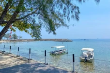 Plesiran ke Pantai Lalassa,...
