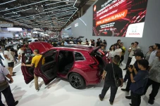 Netizen Bilang Kemahalan,...