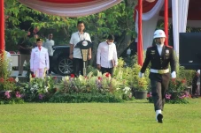 Pimpin Upacara HUT ke-78...
