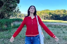 Luna Maya Pamerkan Keindahan...
