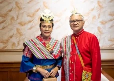 Tampil Menawan, Sri...