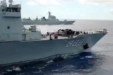 Kapal Perang Rusia dan...