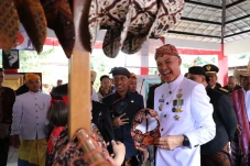 Bangga Lihat Batik,...