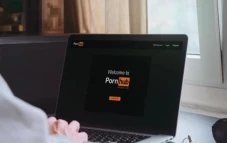 Perusahaan Induk Pornhub...