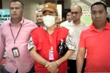 Tersangka Dugaan Korupsi...