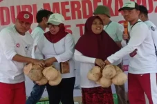 Unik! Warga Majene Persembahkan...