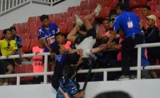 Suporter PSIS dan Persib...