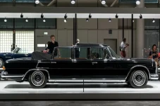 Mobil Mercedes-Benz...