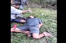 Kronologi Bentrok Polisi...