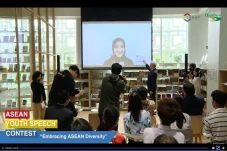 Kalahkan 220 Peserta,...
