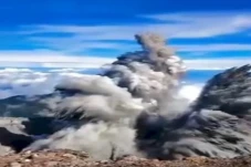 Gunung Dempo Erupsi,...