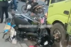 Melawan Arah, Sejumlah...