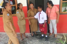 Salmon, Anak Papua Korban...