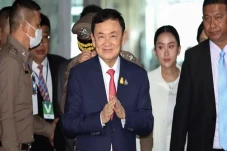 Profil Thaksin Shinawatra,...