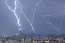 Viral! Menara Jam Kakbah...