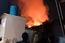 Kebakaran Rumah 2 Lantai...