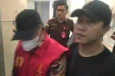 Diduga Korupsi Uang...