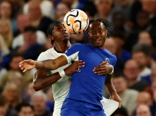 Raheem Sterling Pasang...