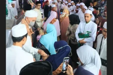 Ribuan Emak-emak Bawa...