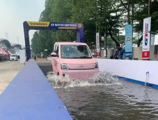 Mobil Listrik Seres...