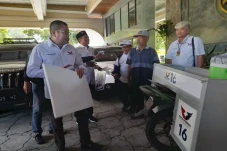 Serahkan Gerobak Perindo,...