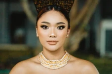5 Foto Marion Jola Pakai...