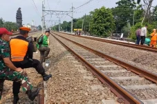 Diteriaki Tak Dengar,...
