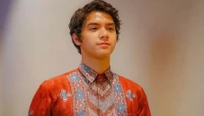 Daftar Artis yang Terjun...