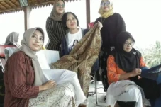Kunjungi Sentra Batik...