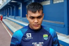 Rachmat Irianto Pilih...