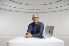 CEO Apple Tim Cook Menolak...