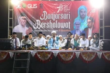 Ribuan Warga Bersama...