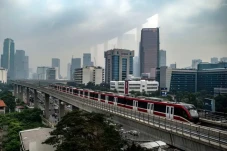 DPR Protes Minta LRT...
