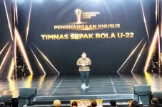 Erick Thohir Terima...