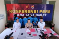 6 Gadis Bandung Promosikan...
