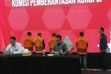 KPK Tahan 6 Anggota...