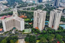 10 Hotel Dekat JCC Senayan,...