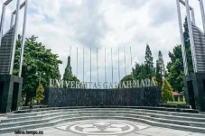 16 Universitas yang...