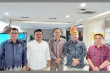 Kunjungi Kemenko Marves,...