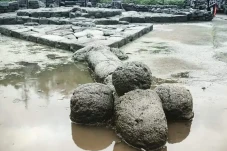 Kisah Pemasangan Bola-bola...