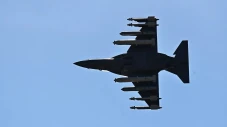 Iran Pamer Jet Latih...