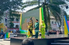 Ridwan Kamil Pakai Kostum...
