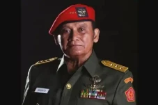 4 Pangkostrad Kelahiran...