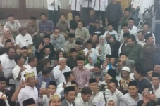 Disambangi Kiai dan...