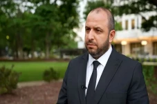 Profil Rustem Umerov,...