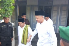 Sowan ke Mbah Munif,...