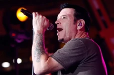 Steve Harwell Mantan...