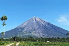 6 Fakta Gunung Semeru,...